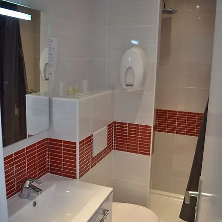 Hotel La Licorne 2*